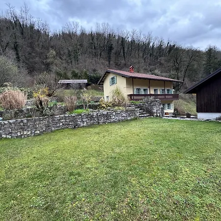 Сasa de vacaciones Hisa Betin 4 Bedroom In Soca Valley